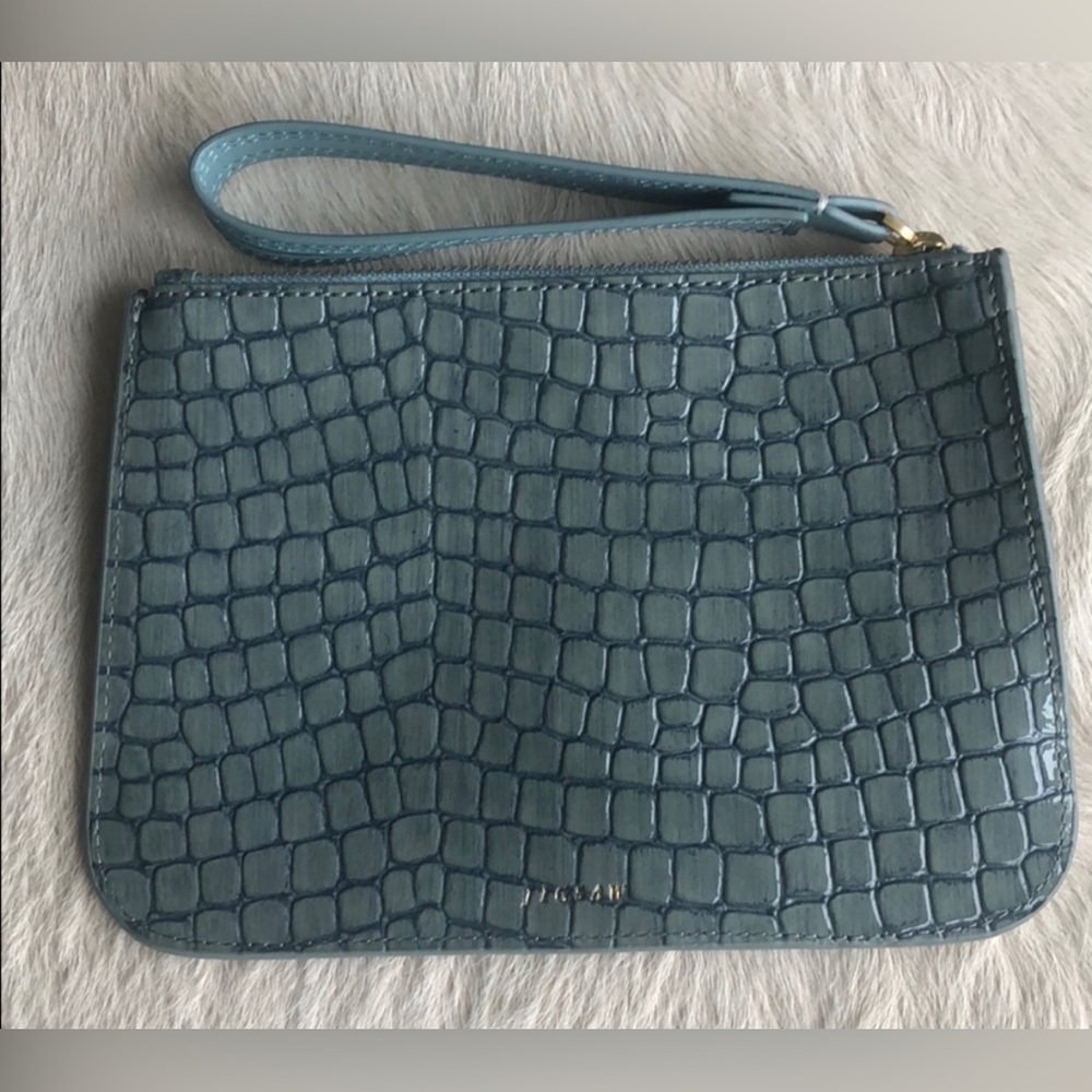 Leather pouch by Jigsaw. Excellent condition. One zipper.
